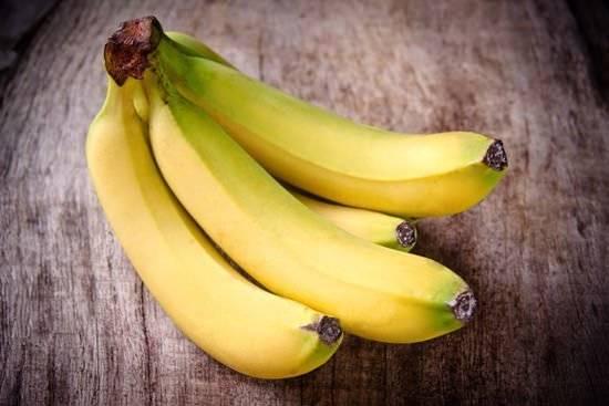 รูปภาพ:https://authoritynutrition.com/wp-content/uploads/2014/10/bananas-on-a-wooden-table.jpg