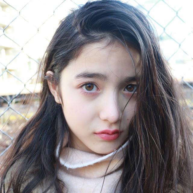 ภาพประกอบบทความ 31 ทรงผมเซอร์ๆ ยุ่งๆ ของสาวน้อย "NAOMI YAMADA" ลูกครึ่งญี่ปุ่น-ฝรั่งเศส