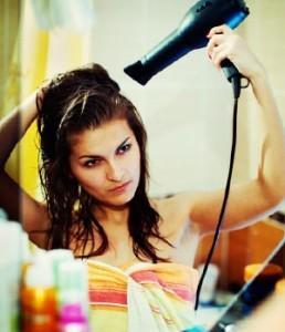 รูปภาพ:http://emersonsalon.com/wp-content/uploads/2012/01/Blow-Drying-Hair-258x300.jpg