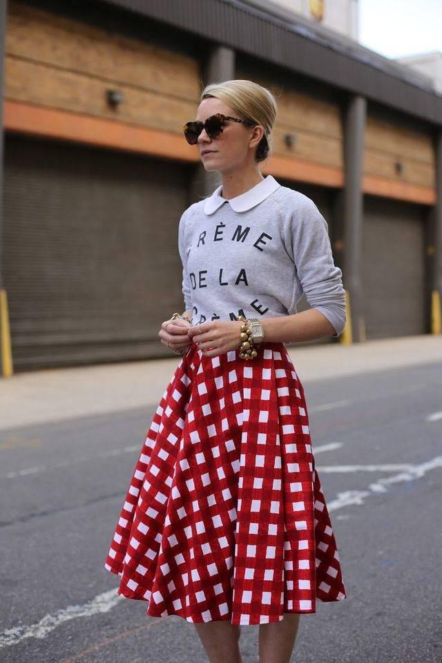 รูปภาพ:http://glamradar.com/wp-content/uploads/2015/10/3.-gingham-skirt-with-slogan-shirt.jpg