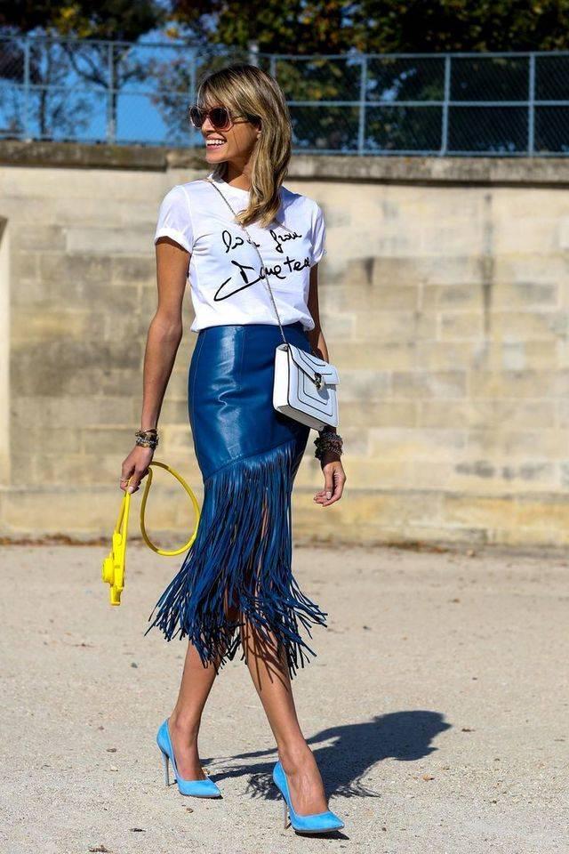 รูปภาพ:http://glamradar.com/wp-content/uploads/2015/10/4.-fringe-leather-skirt-with-slogan-shirt.jpg