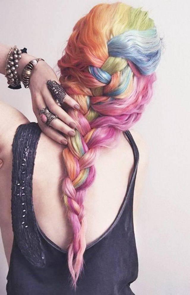 รูปภาพ:http://glamradar.com/wp-content/uploads/2015/07/braided-colorful-hair.jpg
