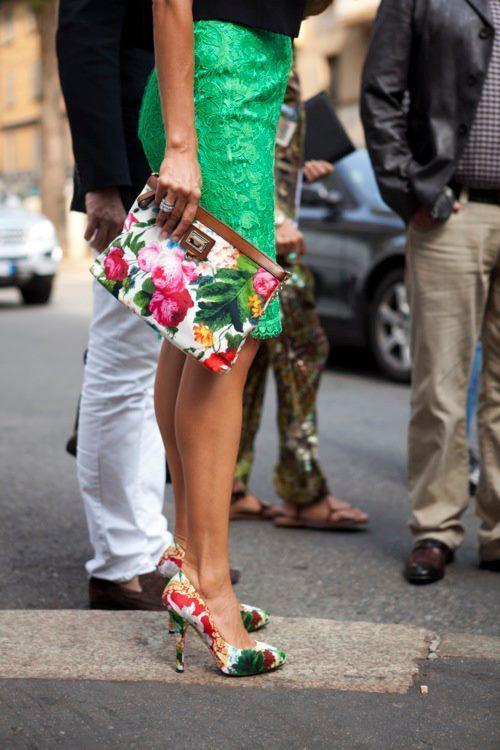 รูปภาพ:http://glamradar.com/wp-content/uploads/2015/04/floral-clutch-and-shoes.jpg