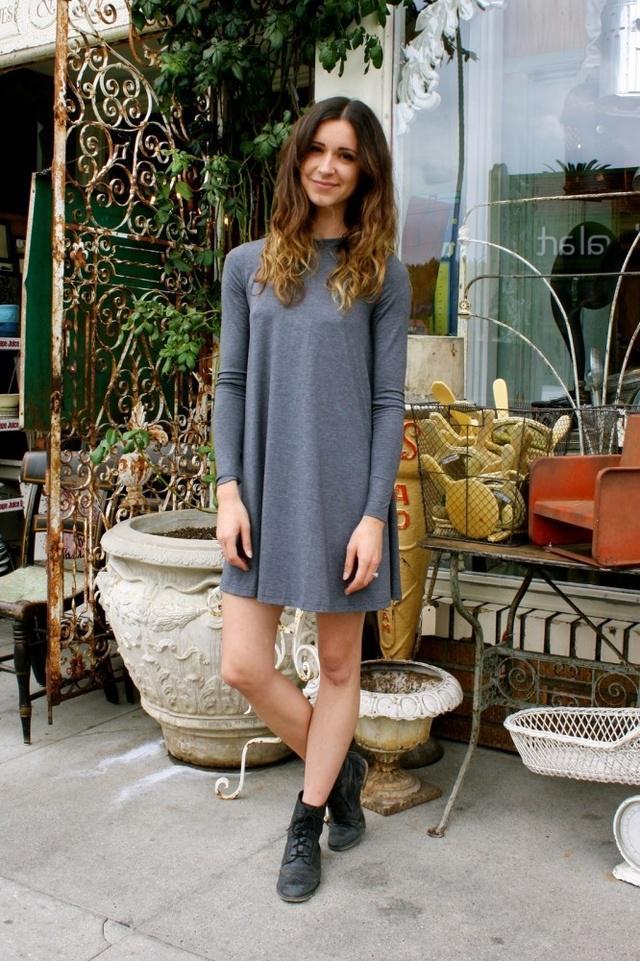 รูปภาพ:http://glamradar.com/wp-content/uploads/2015/02/plain-gray-shirt-dress.jpg