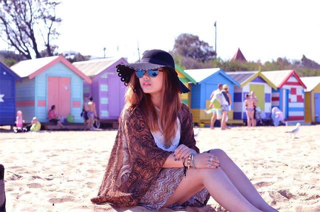 รูปภาพ:http://galantgirl.com/wp-content/uploads/2015/07/floppy-hat-on-street-style-fashion-blogger-galant-girl.jpg