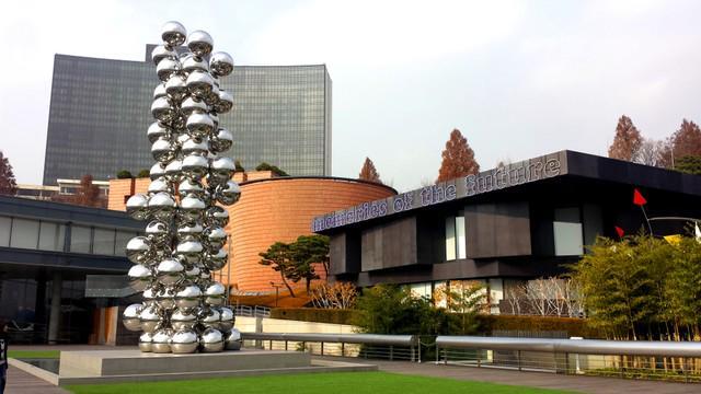 รูปภาพ:https://blog.traveloka.com/th/wp-content/uploads/sites/5/2019/03/Leeum-Samsung-Museum-of-Art-1.jpg