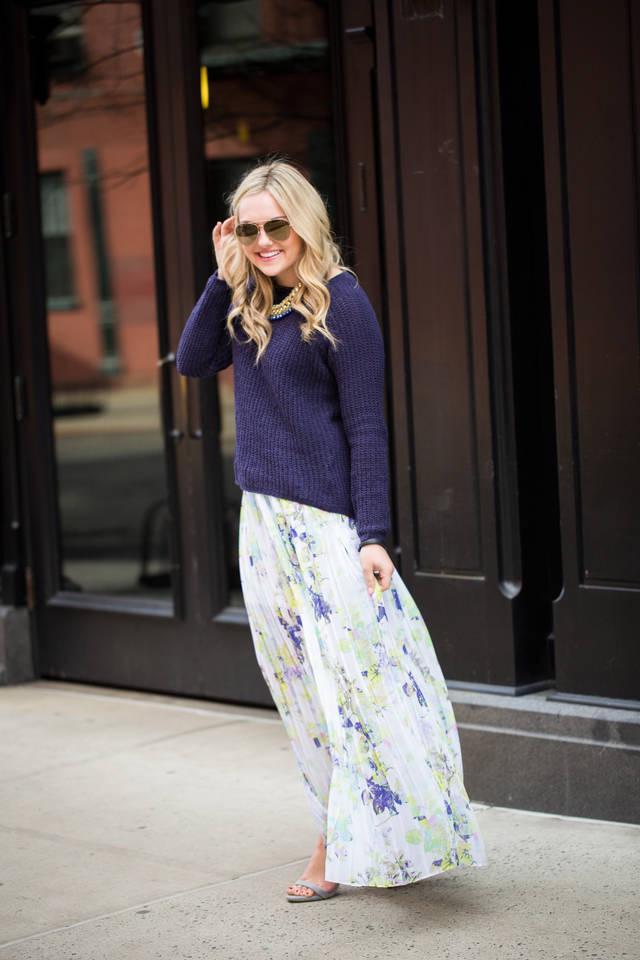 รูปภาพ:http://bowsandsequins.com/wp-content/uploads/2015/03/spring-outfit-floral-maxi-skirt.jpg