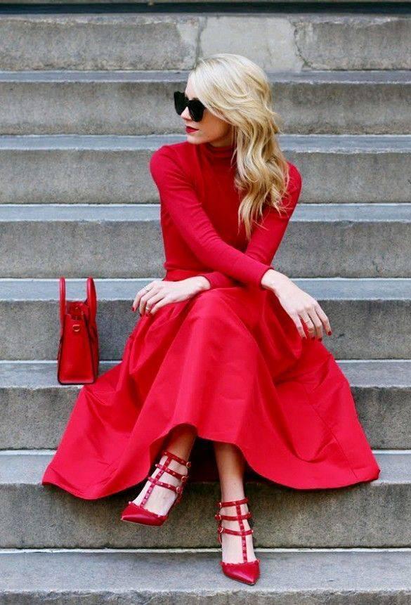 รูปภาพ:http://glamradar.com/wp-content/uploads/2015/07/matching-red-set-and-accessories.jpg