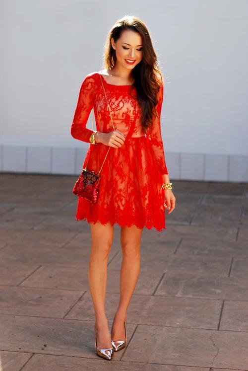 รูปภาพ:http://www.lovethispic.com/uploaded_images/31718-Red-Lace-Short-Dress.jpg
