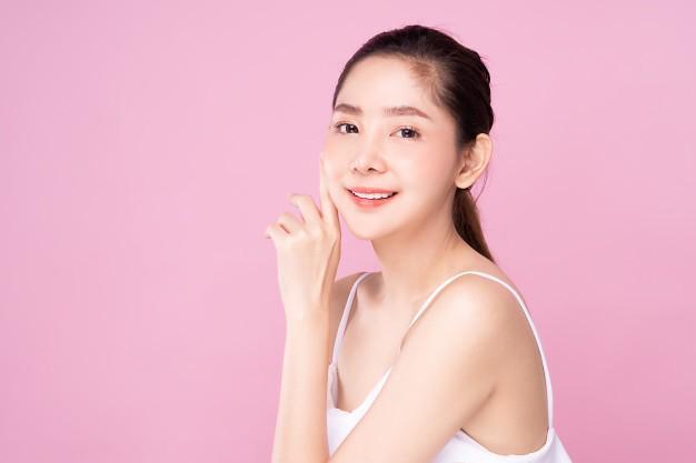 รูปภาพ:https://image.freepik.com/free-photo/beautiful-young-asian-woman-with-clean-fresh-white-skin-touching-her-own-face-softly-beauty-pose_78212-357.jpg