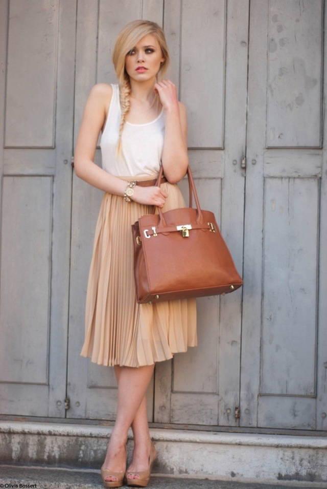 รูปภาพ:http://fashiongum.com/wp-content/uploads/2015/07/My-Favorite-Ways-To-Wear-A-Pleated-Skirt-This-Summer-11.jpg