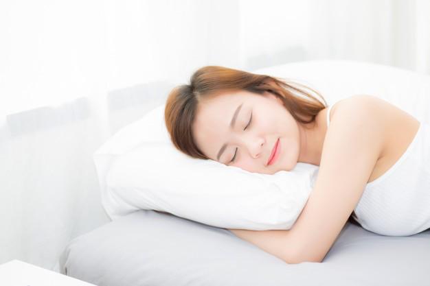รูปภาพ:https://image.freepik.com/free-photo/beautiful-asian-young-woman-sleeping-lying-bed-with-head-pillow_7192-1290.jpg
