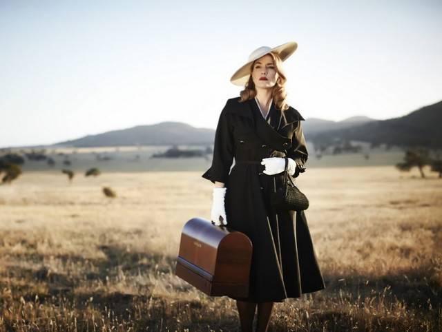 รูปภาพ:http://clothesonfilm.com/wp-content/uploads/2015/11/The-Dressmaker_Kate-Winslet_travelling-coat-full_Image-credit-Universal-Pictures-797x600.jpg