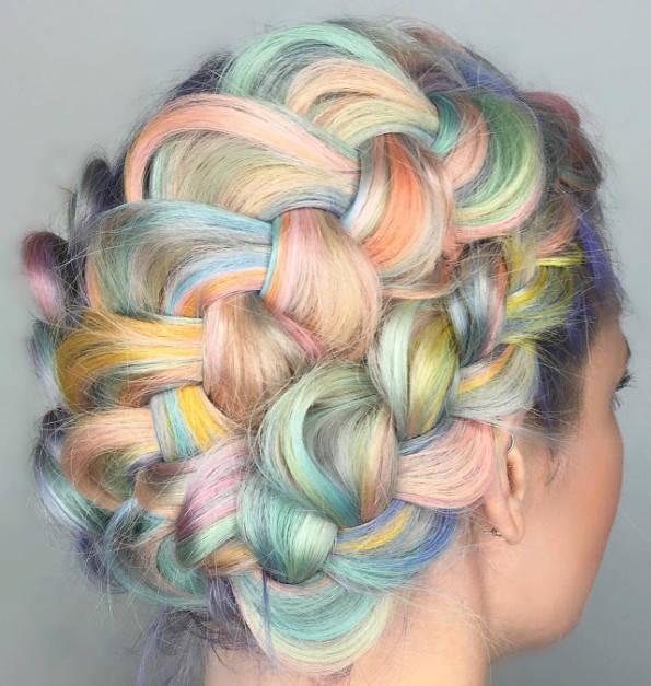 รูปภาพ:http://www.incrediblethings.com/wp-content/uploads/2015/12/unicorn-rainbow-braids-595x627.jpg