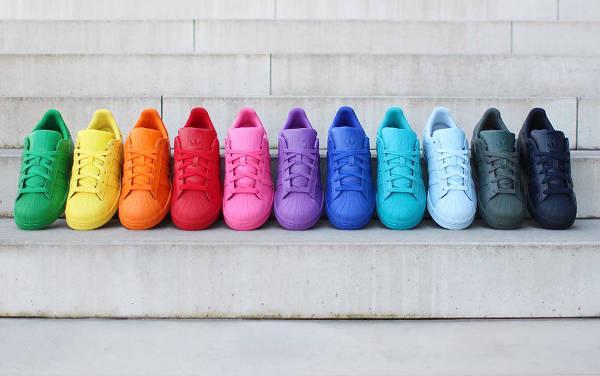 รูปภาพ:http://www.sneakers-actus.fr/wp-content/uploads/2015/03/Adidas-Superstar-x-Pharrell-Williams-Supercolors-Equality.jpg