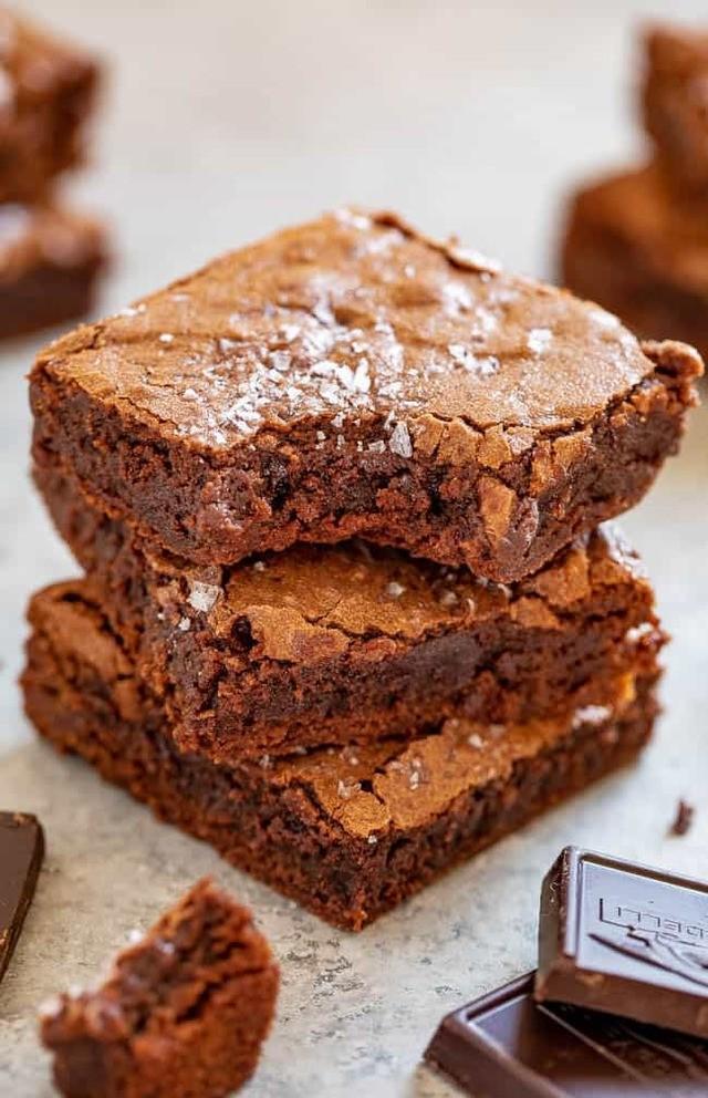 รูปภาพ:https://www.averiecooks.com/wp-content/uploads/2020/04/bestbrownies-9.jpg