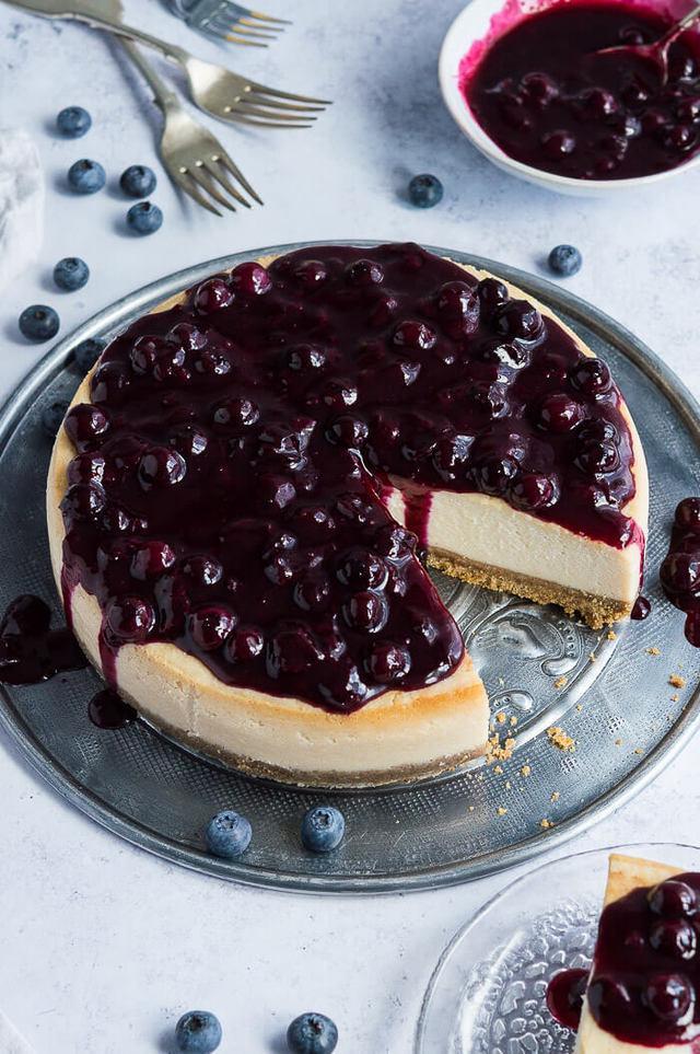 รูปภาพ:https://domesticgothess.com/wp-content/uploads/2019/07/vegan-lemon-blueberry-cheesecake.jpg