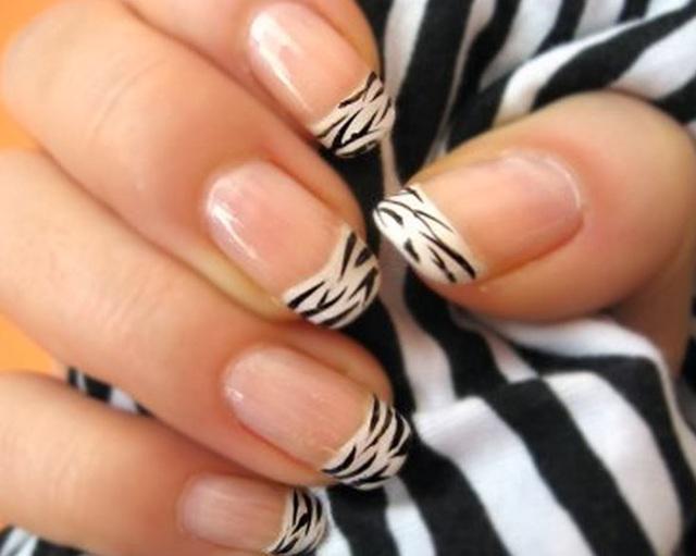 รูปภาพ:http://artboxdesign.biz/wp-content/uploads/2014/07/nail-art-easy-to-do-at-home-easy-nail-art-elegantnails.jpg