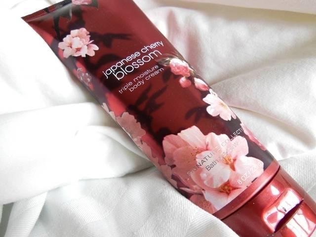 รูปภาพ:http://images.beautyandmakeupmatters.com/2013/05/Bath-Body-Works-Triple-Moisture-Japanese-Cherry-Blossom-Body-Cream.jpg