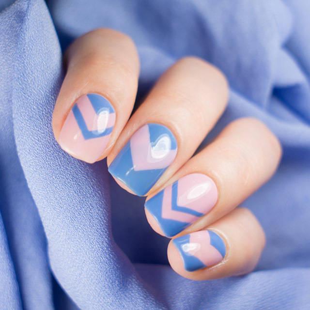 รูปภาพ:http://sonailicious.com/wp-content/uploads/2016/01/Geometric-pink-and-blue-nails-by-@super_gizmo.jpg
