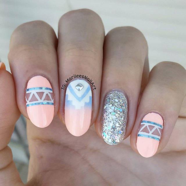 รูปภาพ:http://sonailicious.com/wp-content/uploads/2016/01/Negative-Space-Aztec-nails-by-@marileesnailart.jpg