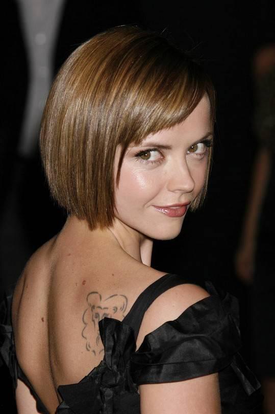 รูปภาพ:http://hairstylesweekly.com/images/2014/04/Christina-Ricci-Short-Haircut-for-Round-Faces.jpg