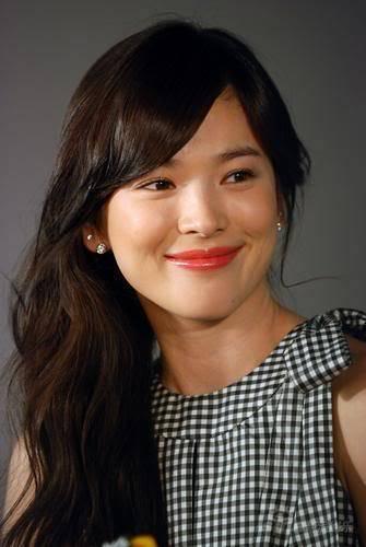 รูปภาพ:http://i262.photobucket.com/albums/ii102/thuyentinhxaben_1991/song_hye_kyo_11.jpg