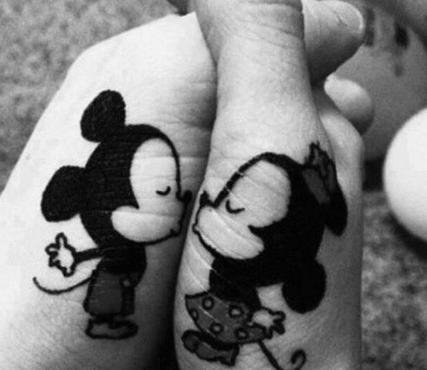 รูปภาพ:http://www.cuded.com/wp-content/uploads/2014/06/47-Mickey-Minnie-Matching-Tattoos.jpg