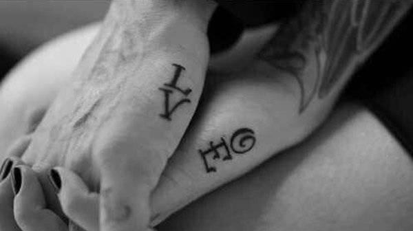 รูปภาพ:http://www.cuded.com/wp-content/uploads/2014/06/46-Love-matching-tattoos.jpg