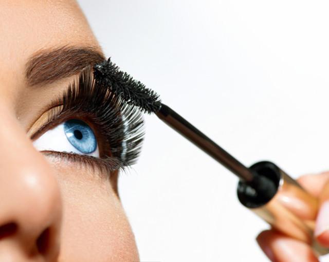 รูปภาพ:http://www.womenshealthmag.com/files/wh6_uploads/imagecache/scale_600_wide/images/mascara-tips-art_0.jpg