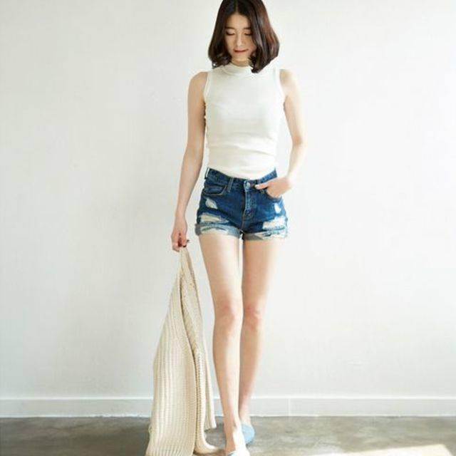 ภาพประกอบบทความ 25 แฟชั่น "กางเกงยีนส์สั้นขาดๆ" สวย ซ่า รับหน้าร้อน ! ! !