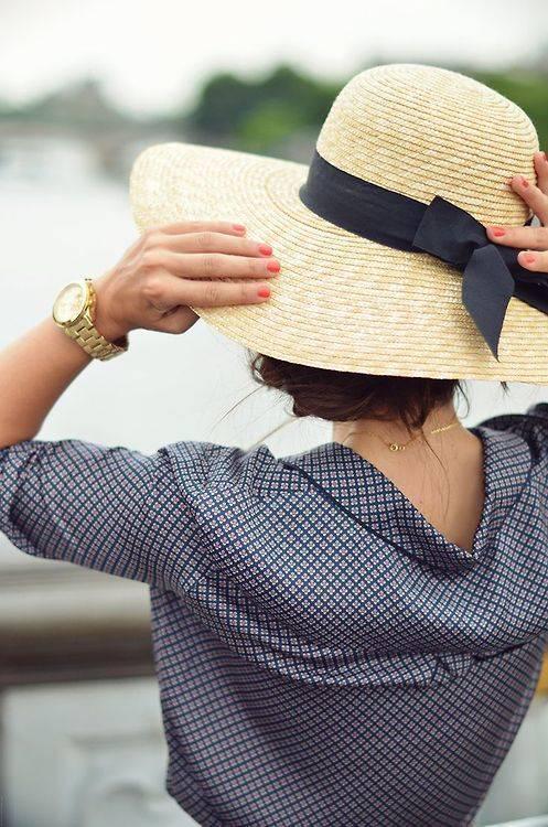 รูปภาพ:http://glamradar.com/wp-content/uploads/2015/08/floppy-straw-hat.jpg