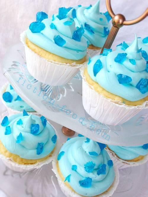 รูปภาพ:http://www.bakepedia.com/wp-content/uploads/2014/03/Blue-Velvet-cupcakes.jpg