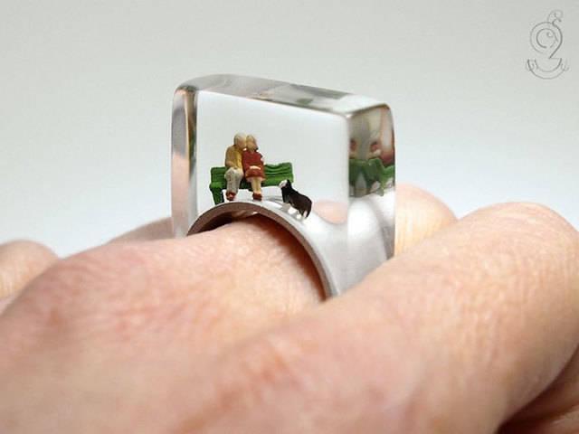 รูปภาพ:http://cdn.architecturendesign.net/wp-content/uploads/2016/03/AD-Miniature-Scenes-Inside-Jewelry-By-Isabell-Kiefhaber-02.jpg