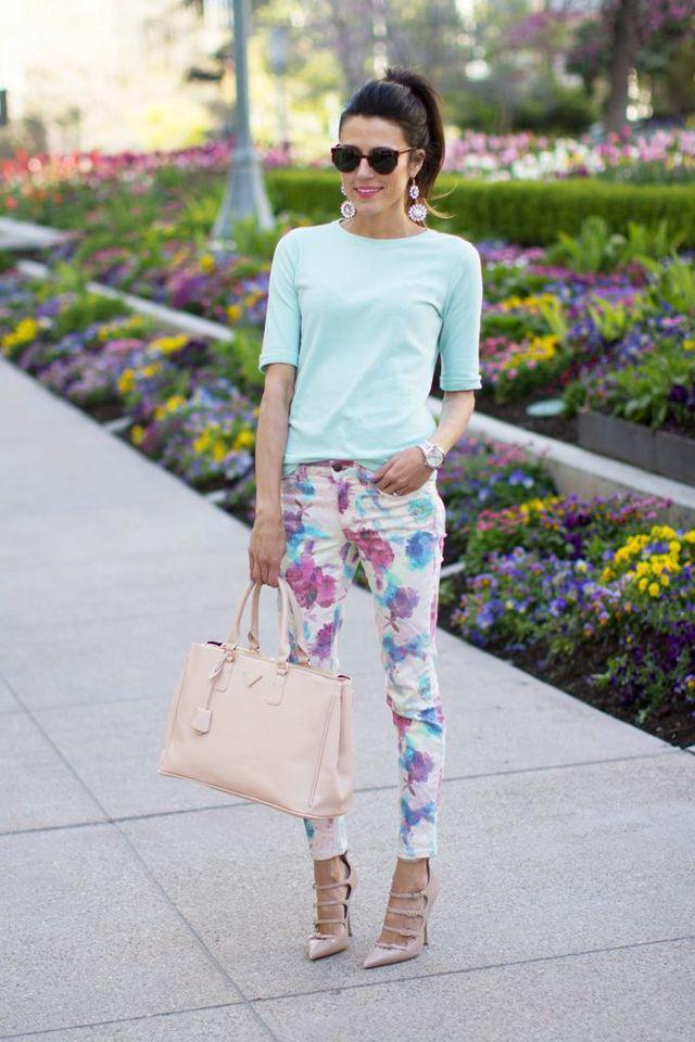 รูปภาพ:http://glamradar.com/wp-content/uploads/2015/05/girly-pastel-top-and-floral-pants.jpg