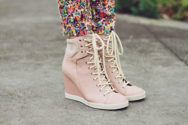 รูปภาพ:http://picture-cdn.wheretoget.it/hup9q5-l-610x610-shoes-wedge+sneakers-pink-pink+shoes-style-cool-fashion-girly-girl-laces-wedges-hidden+wedge-hidden+wedges-sneakers.jpg