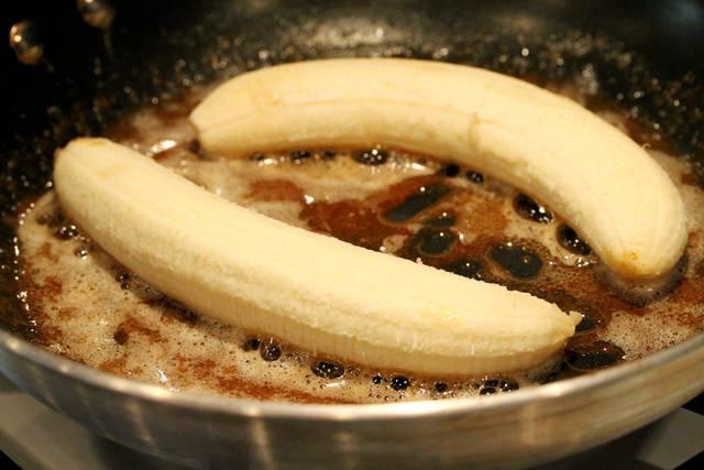 รูปภาพ:http://couponclippingcook.com/wp-content/uploads/2012/04/9-cooking-bananas.jpg