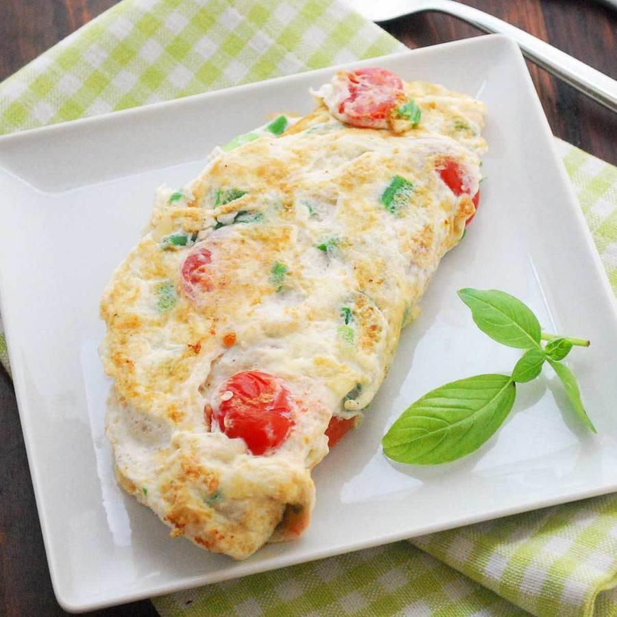 รูปภาพ:https://healthyrecipesblogs.com/wp-content/uploads/2013/02/egg-white-omelet-featured.jpg