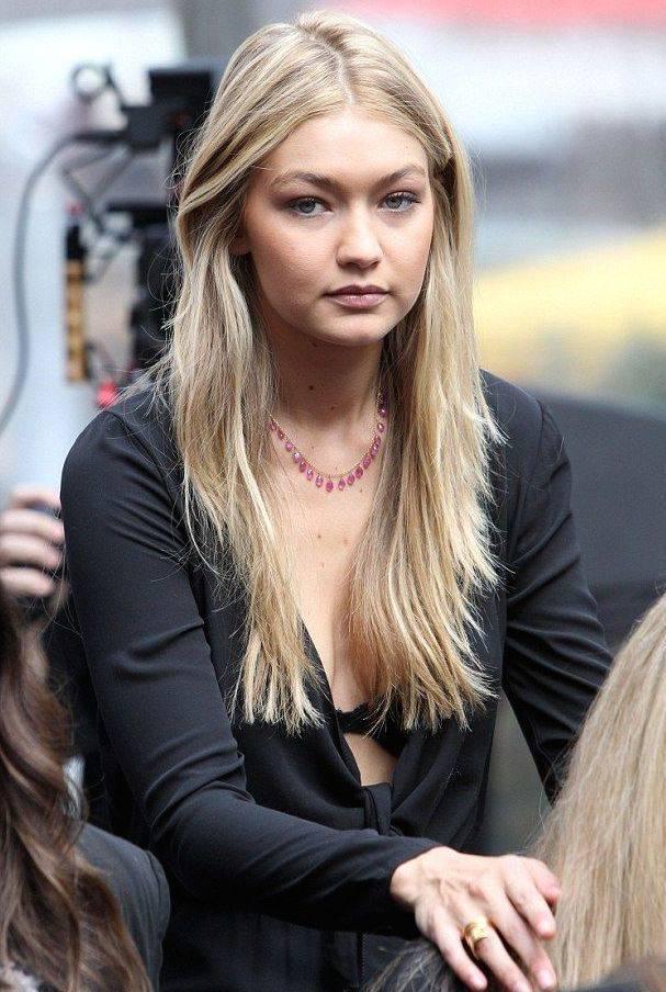 รูปภาพ:http://www.hairworldmag.com/wp-content/uploads/2015/11/gigi-hadid-long-layered-hair.jpg