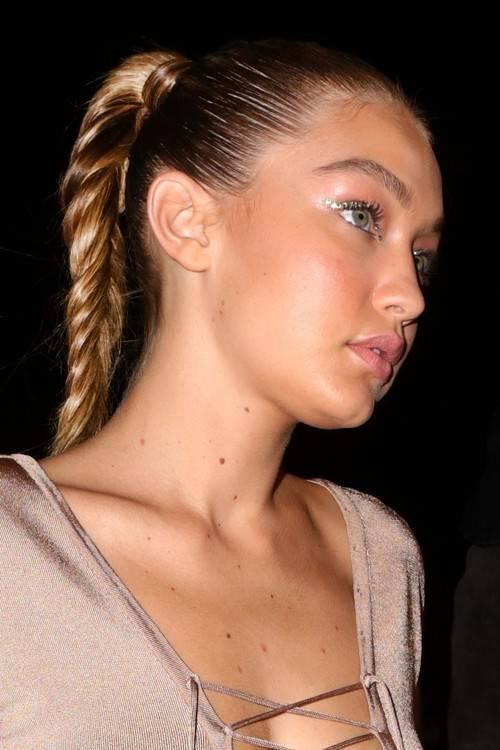 รูปภาพ:http://stealherstyle.net/wp-content/uploads/2015/10/gigi-hadid-hair-18-500x750.jpg