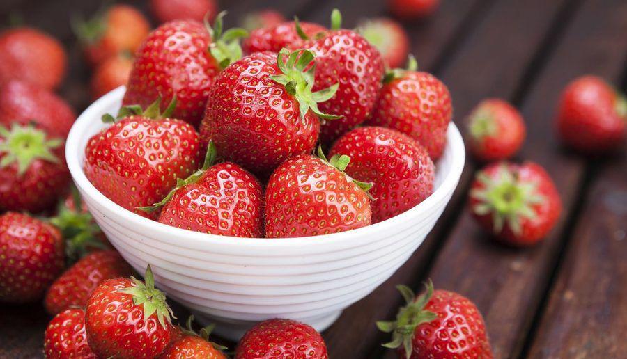 รูปภาพ:https://img-ha.mthcdn.com/eZ12HCiPoeGQ6r2TaqiGis10t2s=/mthai.com/app/uploads/2019/09/strawberries.jpg