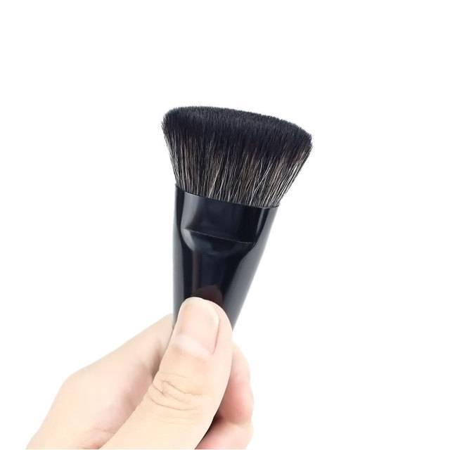 รูปภาพ:http://g03.a.alicdn.com/kf/HTB14BlCHVXXXXaSXFXXq6xXFXXXO/1-Pcs-New-Coming-Professional-Flat-Contour-Brush-Blush-Brush-Blend-Makeup-Brush-For-Women.jpg