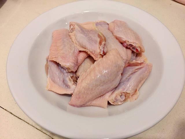 รูปภาพ:http://hello2day.com/wp-content/uploads/2014/12/fried-chicken-wings-with-salt-1.jpg