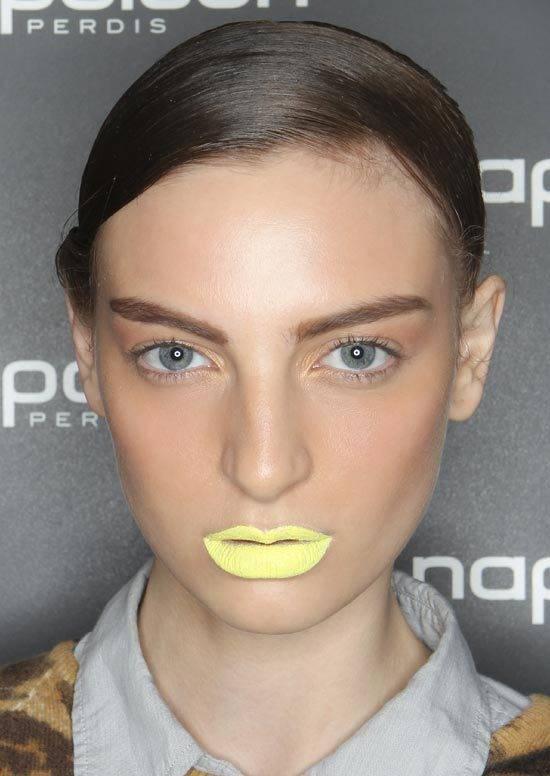 รูปภาพ:http://makeupforlife.net/wp-content/uploads/2012/05/neon-lip-magdelena-velevska-mbfwa-spring-2012.jpg