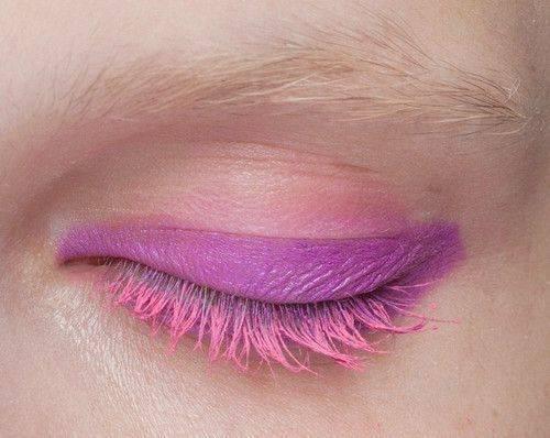 รูปภาพ:http://renewed-style.com/wp-content/uploads/2015/03/Pink-mascara.jpg