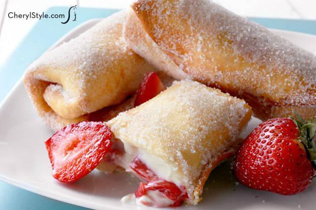รูปภาพ:http://everydaydishes.com/wp-content/uploads/2014/03/strawberry-cheesecake-chimichangas-recipe-H.jpg