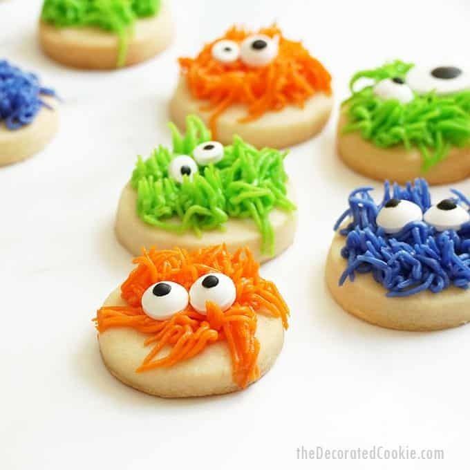 รูปภาพ:https://thedecoratedcookie.com/wp-content/uploads/2019/09/fuzzy-monster-cookies-image-4.jpg