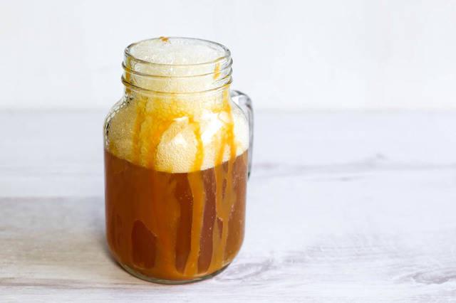 รูปภาพ:https://pixel.brit.co/wp-content/uploads/2016/01/Salted-caramel-beer-float-3.jpg