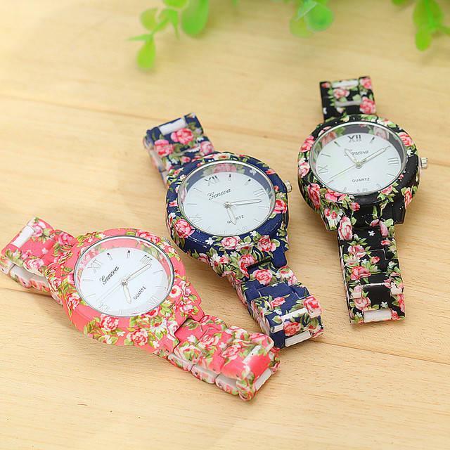 รูปภาพ:http://g04.a.alicdn.com/kf/HTB11Cx6IXXXXXa9XFXXq6xXFXXXz/Small-Order-10pcs-Lot-Fashion-font-b-Flower-b-font-Design-Geneva-Watches-Casual-Ladies-Stylish.jpg