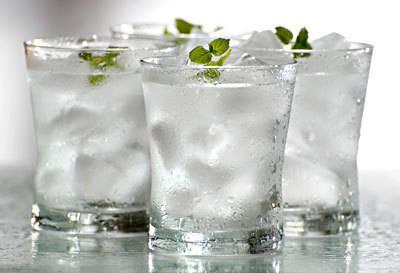 รูปภาพ:http://img.ezinemark.com/imagemanager2/files/30004254/2011/07/2011-07-01-16-50-31-2-drinking-cold-water-in-summer-is-another-tip-to-lo.jpeg